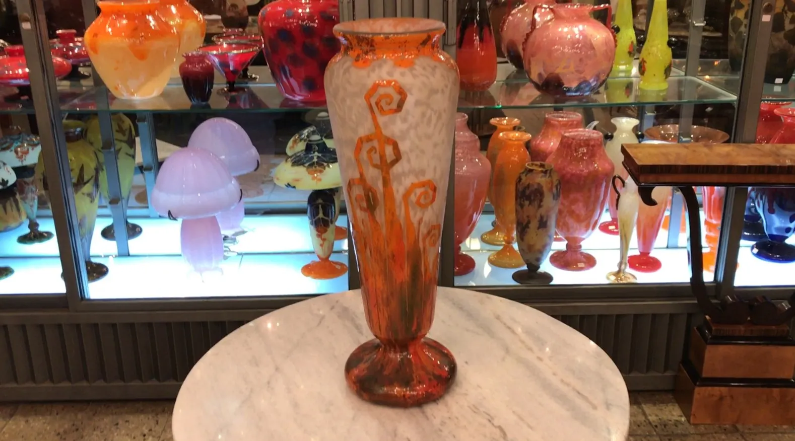 elegant-glass-par-hastaksharit-charder-vintage-parda-shaili