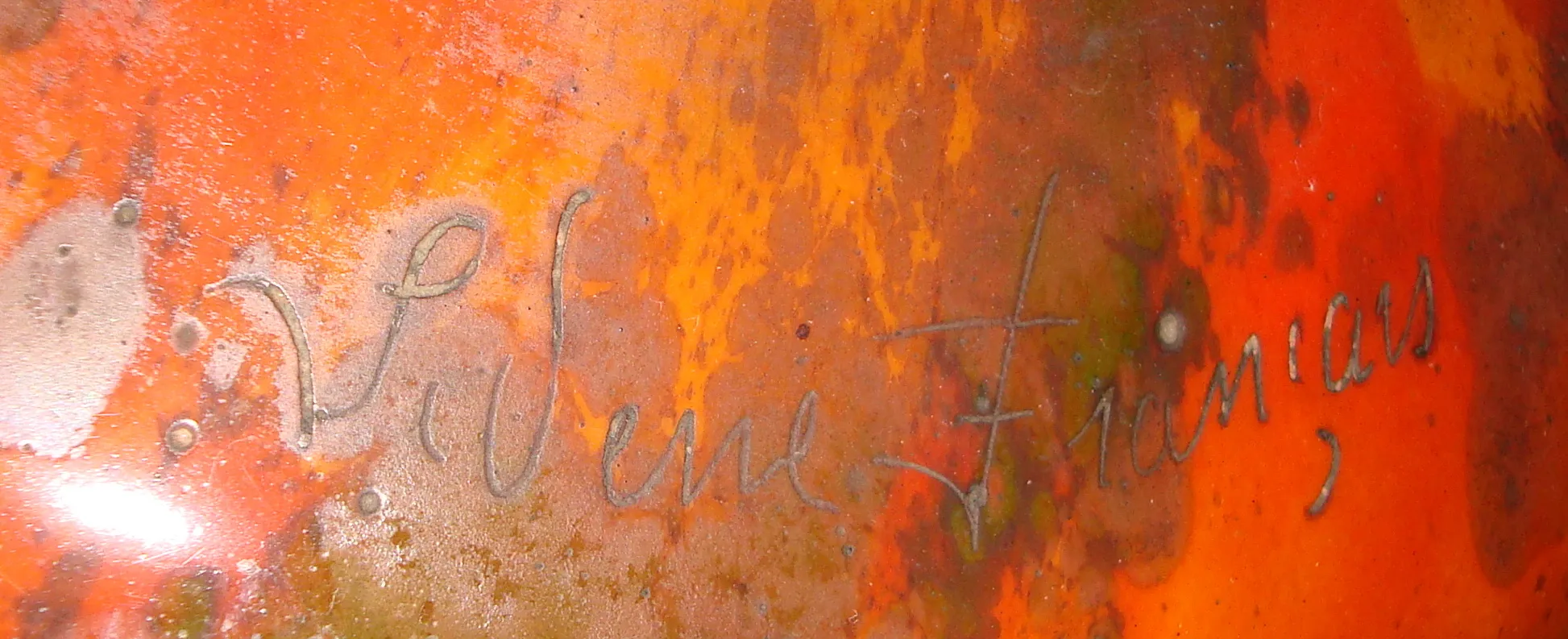 Vidrio firmado Charder con diseños coloridos, antigüedad