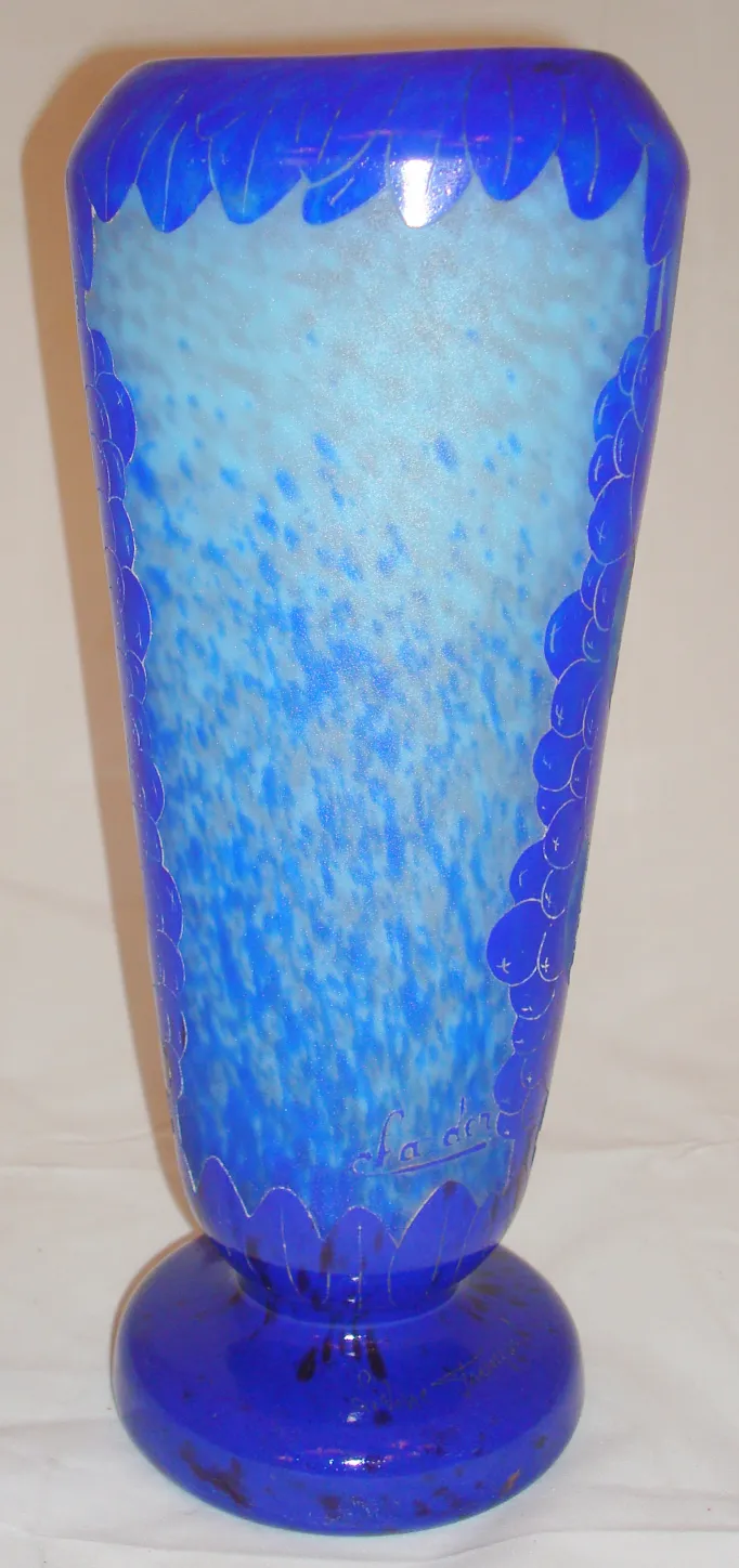 Vidrio antiguo firmado por Charder de diseño azul