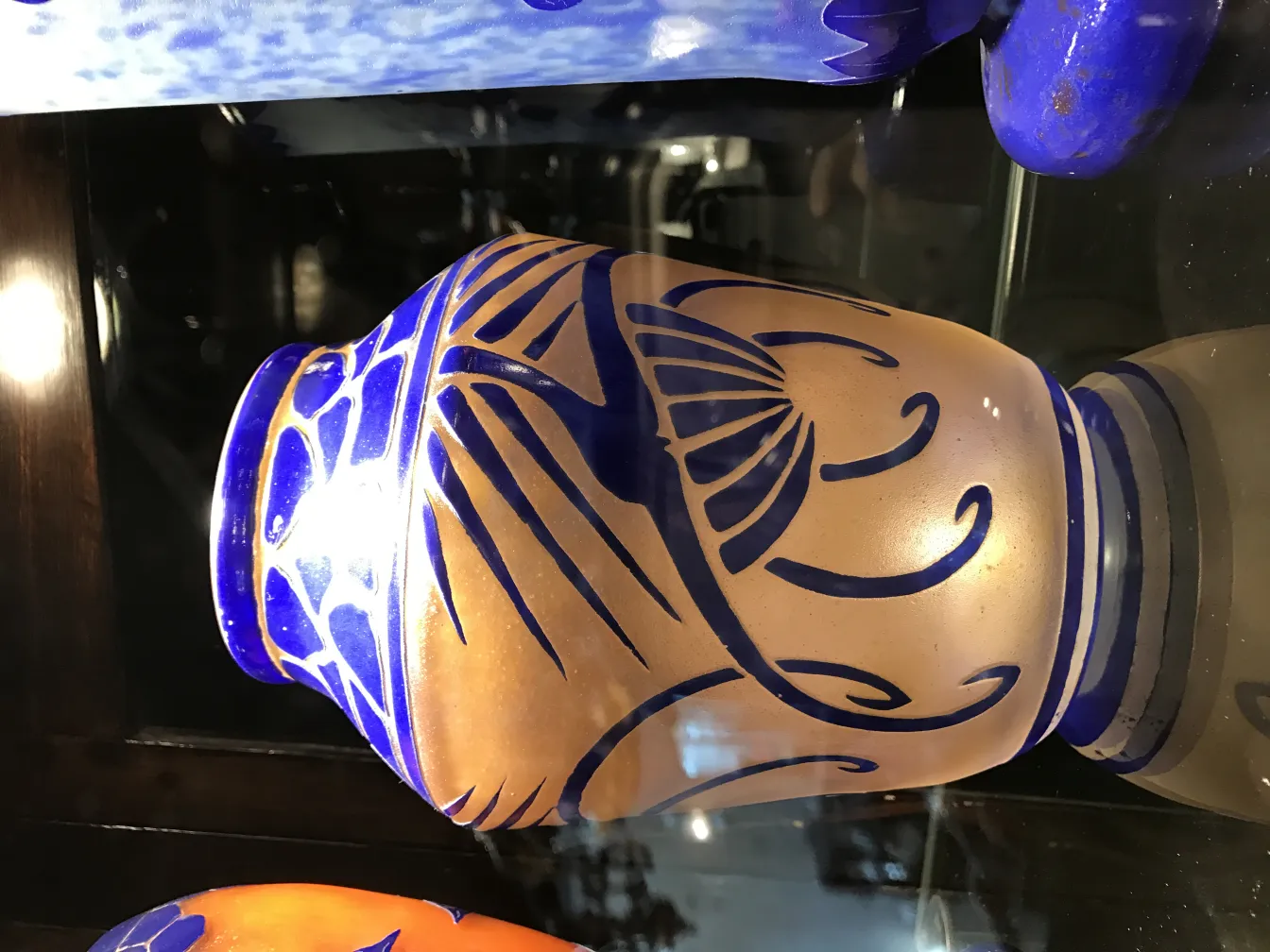 Vidro antigo assinado Charder com decoração azul e laranja