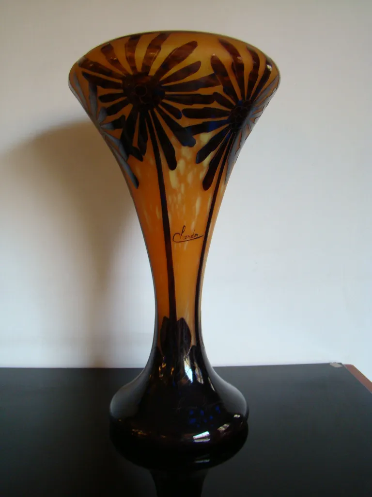 vase ancien avec signature charder et motif floral
