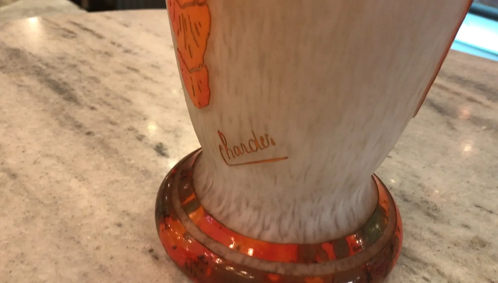 Подписанное старинное стекло Charder с декоративной основой