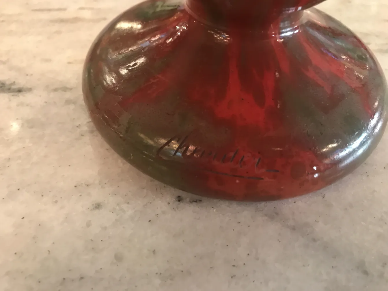 古董签名玻璃（Charder）色彩鲜艳，细节丰富。