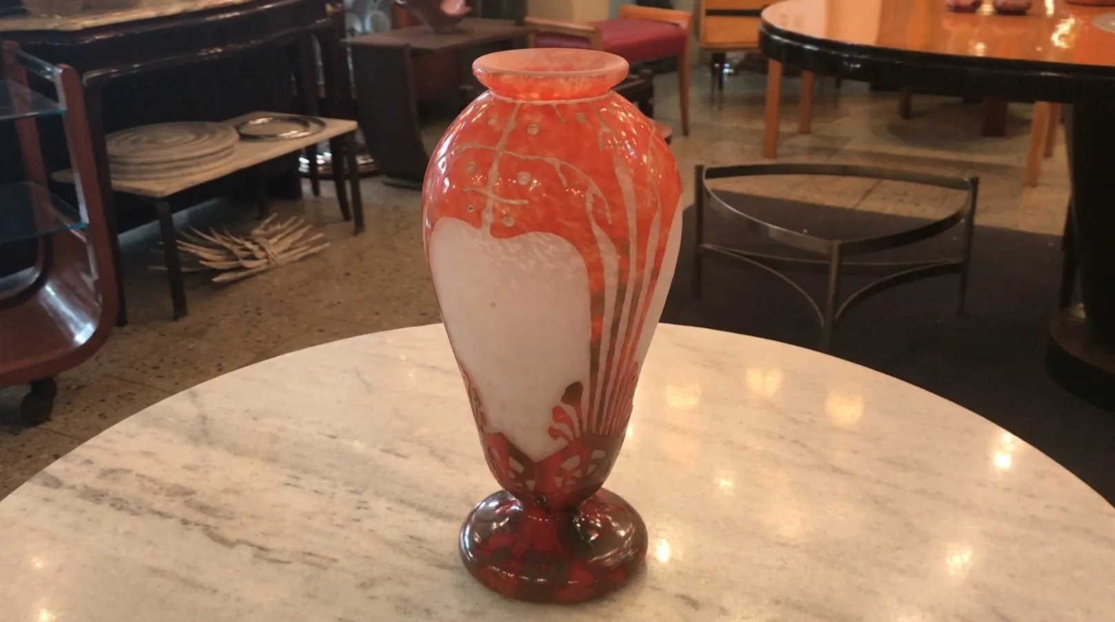 Vaso antico in vetro firmato Charder con design decorativo