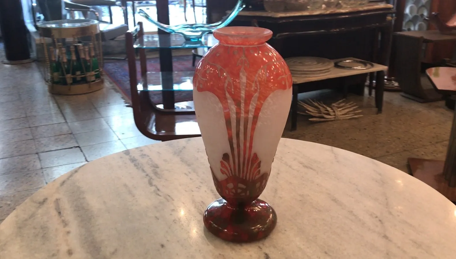 Verre ancien signé Charder avec design décoratif