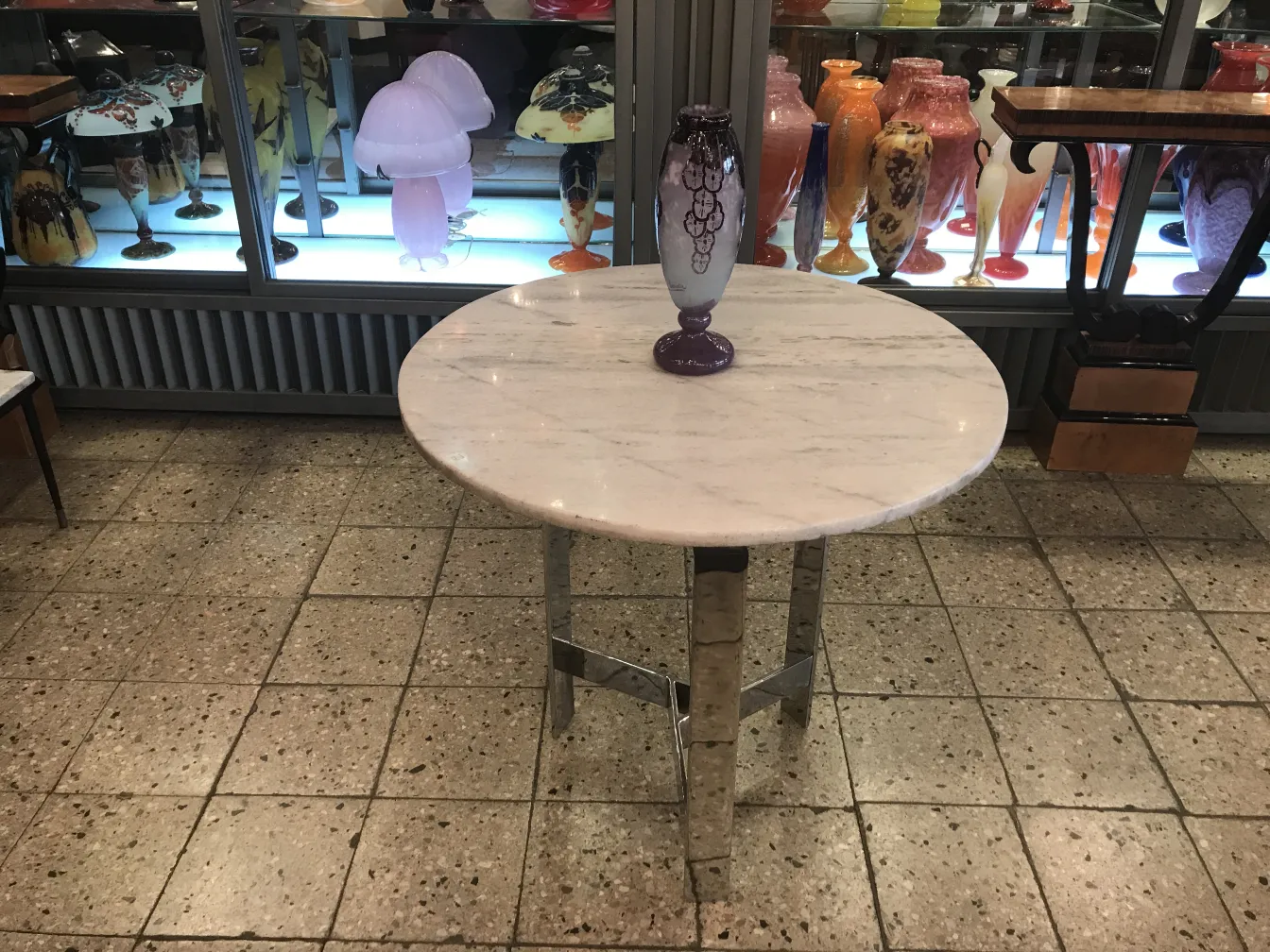 verre antique de charder avec des détails décoratifs