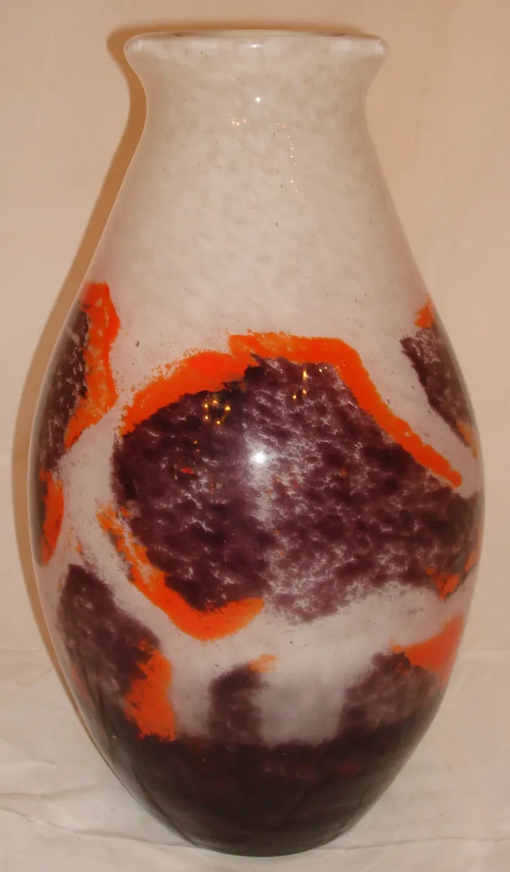 vase aus signiertem Glas Degué mit farbenfroher Dekoration