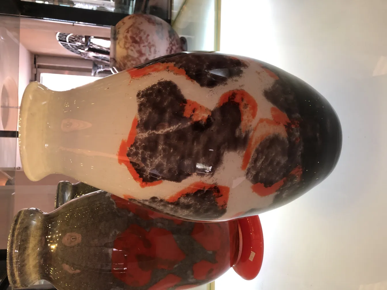 vase antico in vetro firmato Degué con motivi colorati