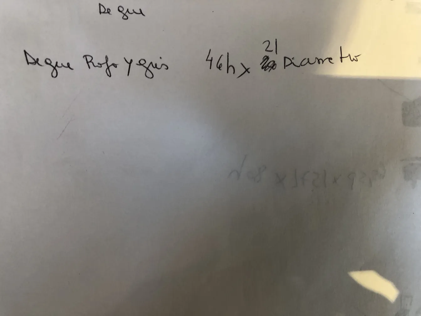 Antikes signiertes Glas Degué mit sichtbarer Inschrift.