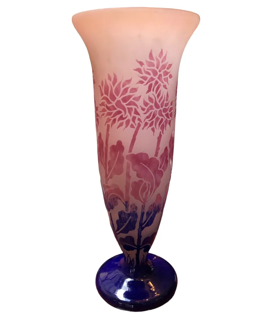vaso de vidro assinado degue com design floral