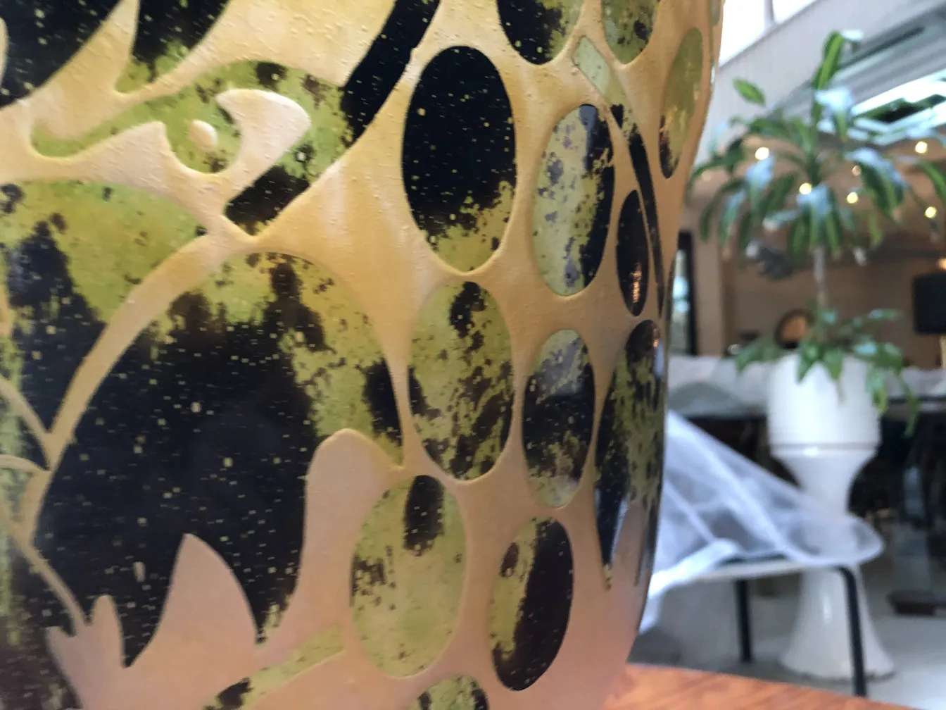 antik signiertes Glas degué mit dekorativem Design