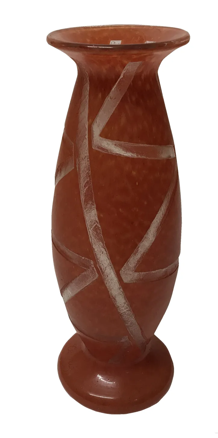 vidro assinado Degué com detalhes decorativos originais