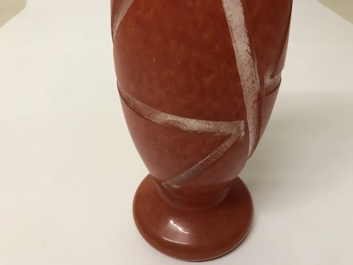 Elegant signed glass vase Degué in red with patterns.