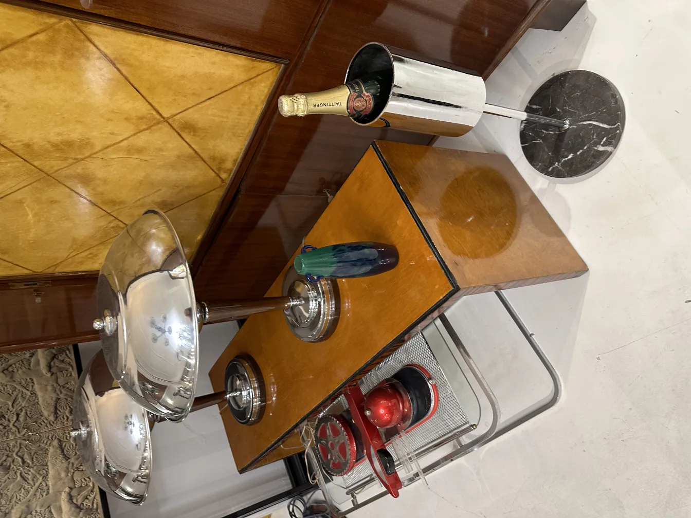 Ensemble décoratif avec du verre signé Degué et accessoires