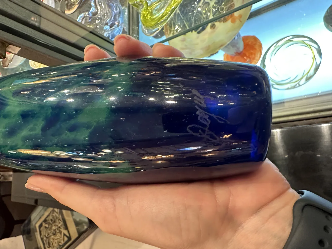 vidrio antiguo firmado Degué con hermoso diseño en azul y verde