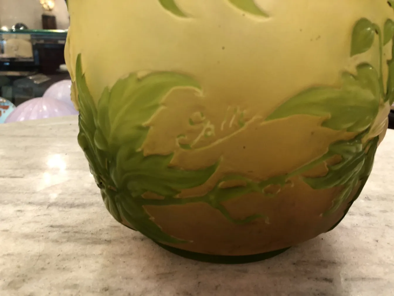 signiertes Glas Gallé mit antikem floralen Dekor