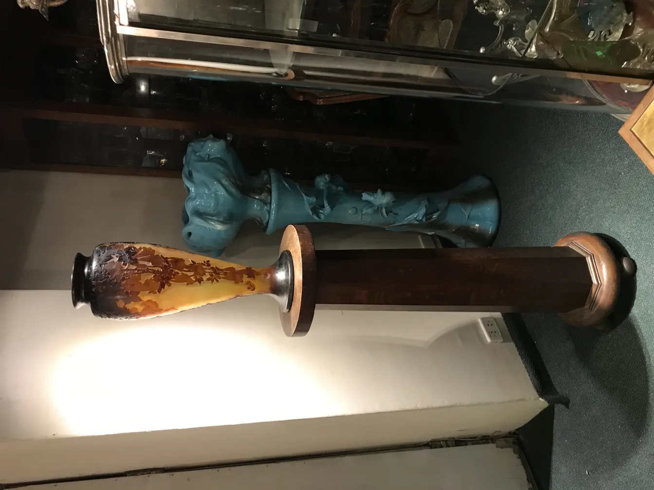 vaso antigo de vidro assinado Gallé com forma elegante