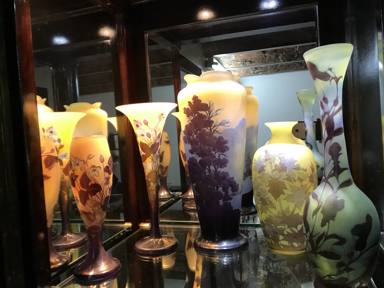 古董签名玻璃花瓶 gallé 陈列