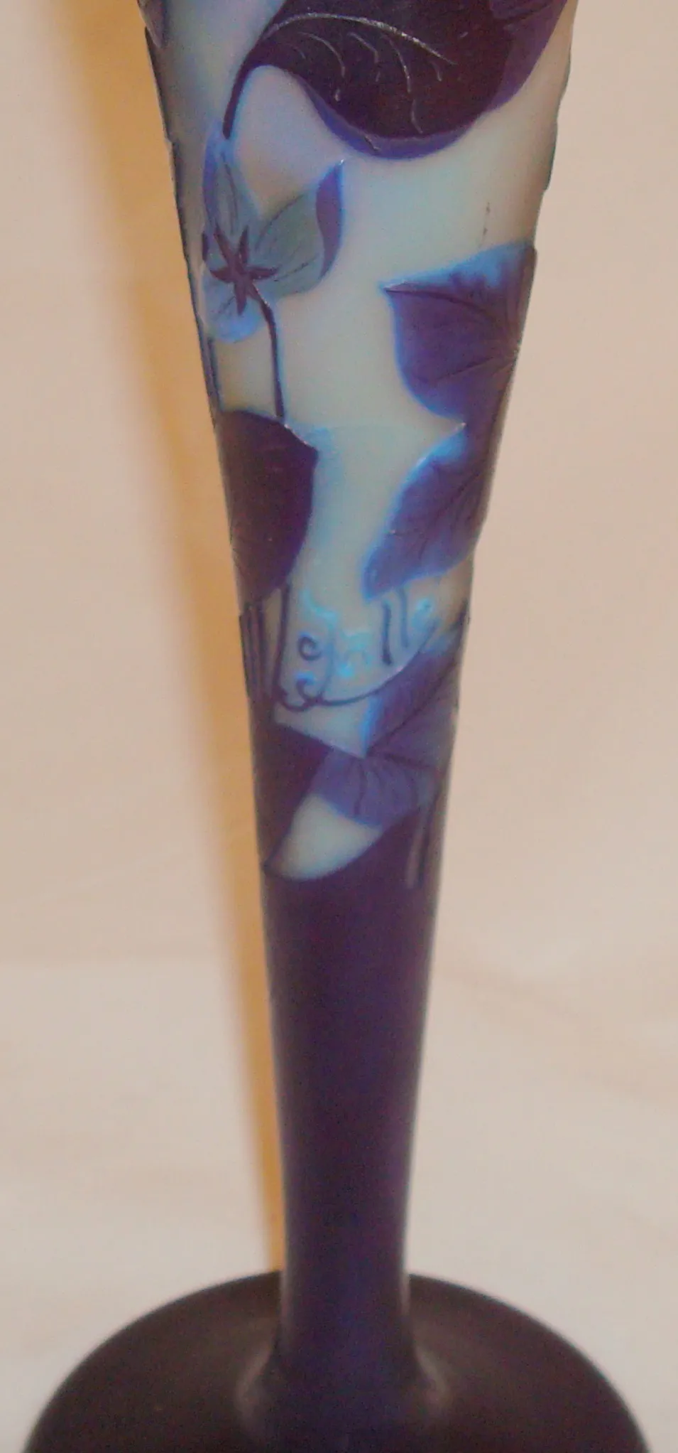 Signed Glass Gallé with floral decoration in blue