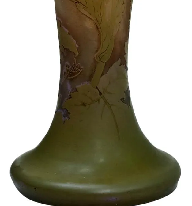 古董签名玻璃galle，带有雕刻的叶子