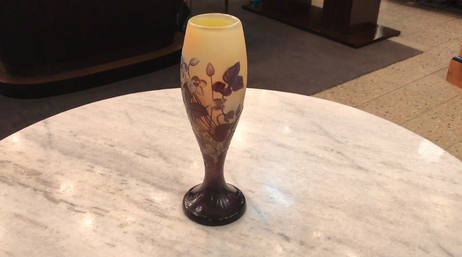 签名玻璃Gallé带有花卉设计，独特的古董。