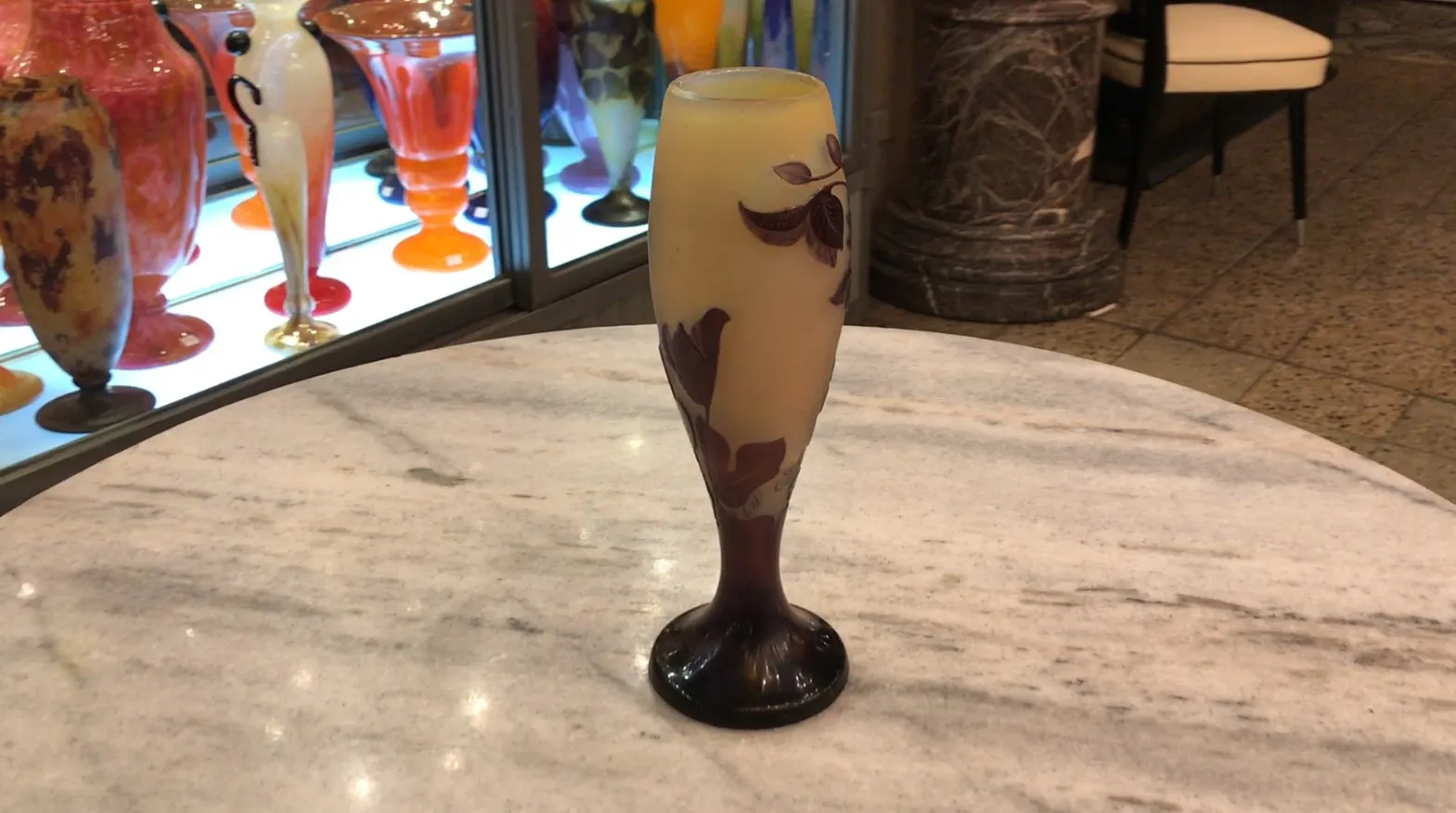 SIGNED GLASS Gallé with leaf patterns. Set in an antique context.