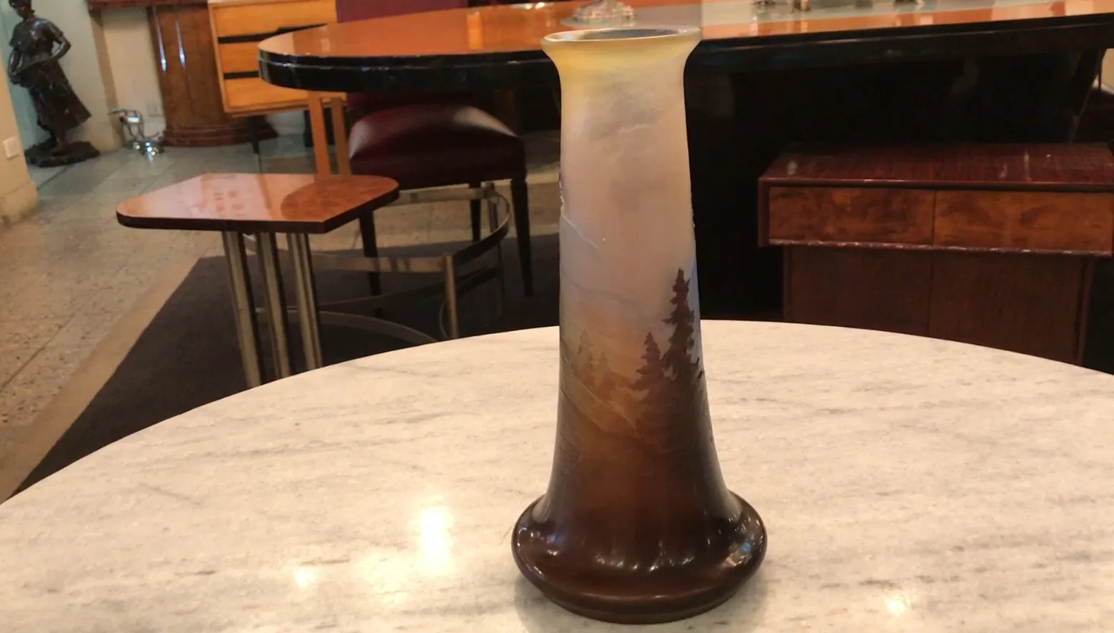 Verre signé Gallé ancien avec paysage d'arbres