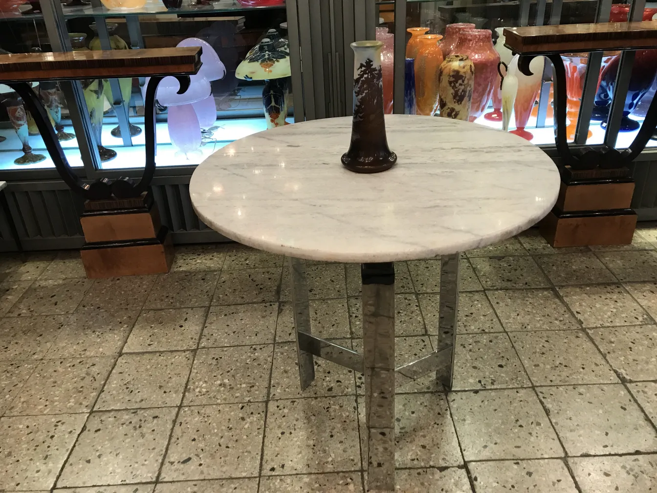 Verre décoratif signé par Gallé, ancien, avec fond clair