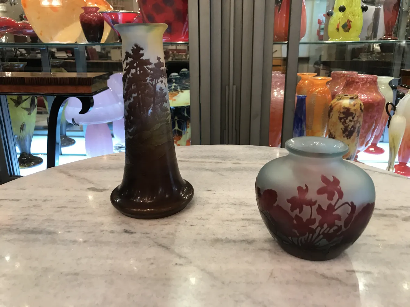 vase antico con dettagli floreali in vetro firmato gallé