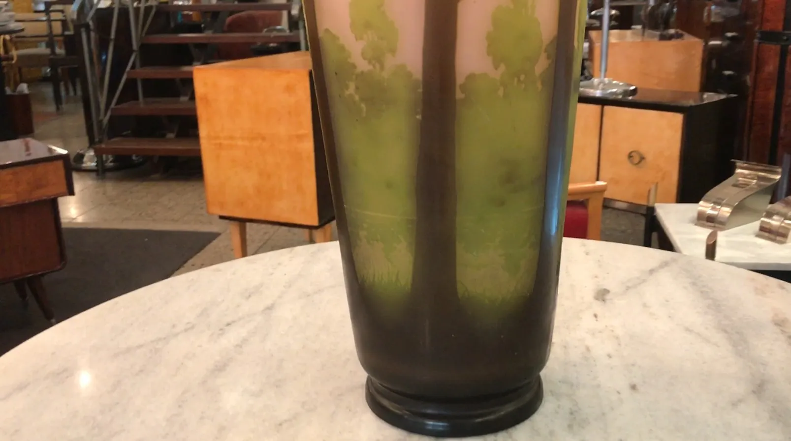 Luxueux verre ancien signé par Gallé avec des détails verts