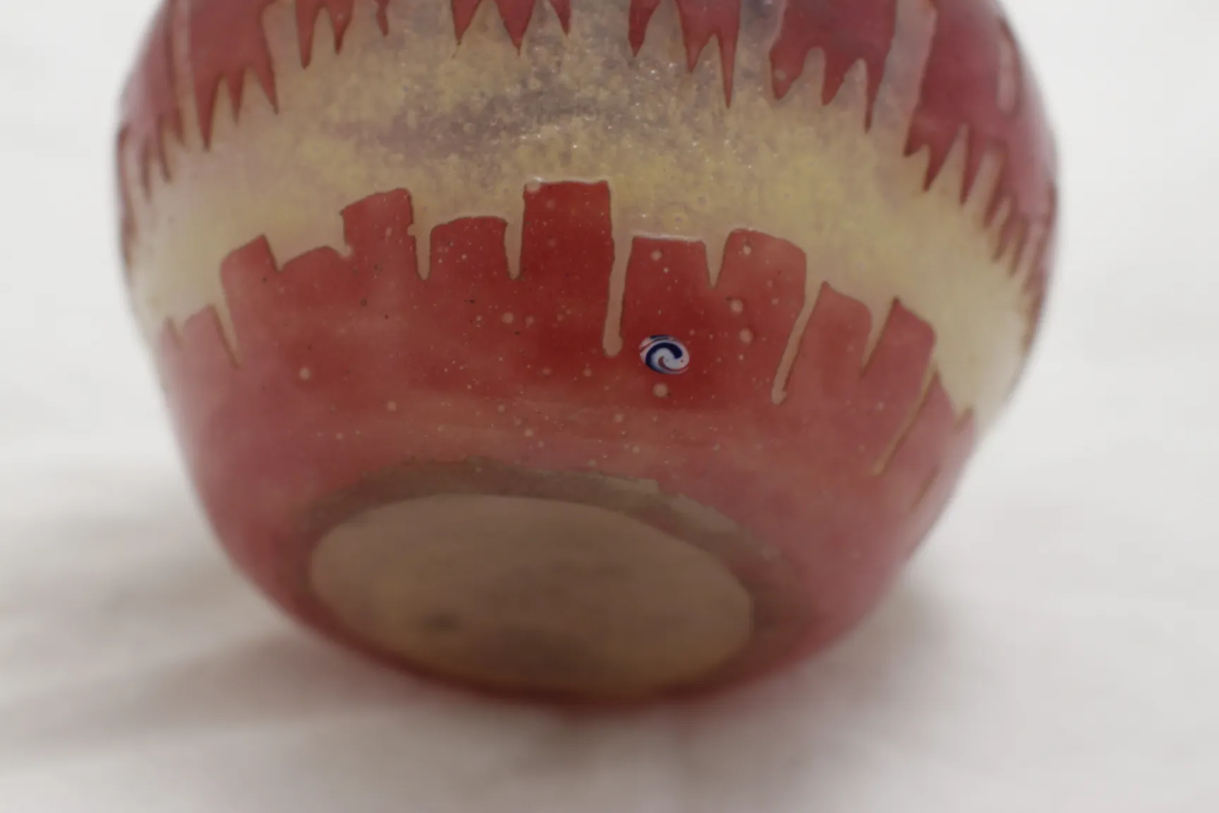 verre signé avec design de drapeau français et berlingot, antiquité