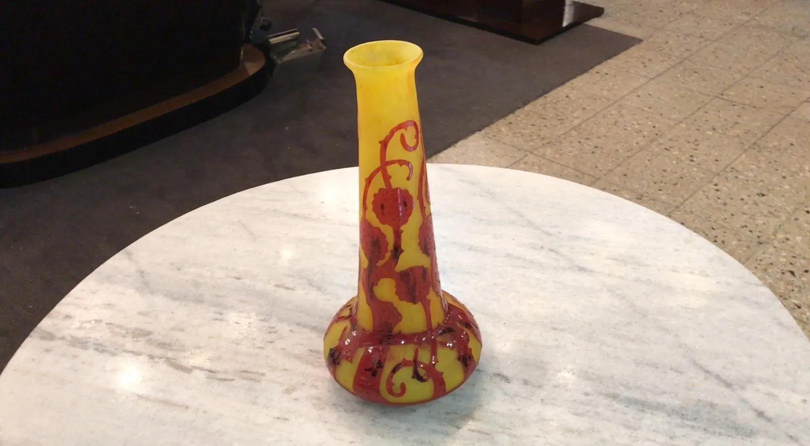 verre décoratif ancien avec design de berlingot et drapeau français