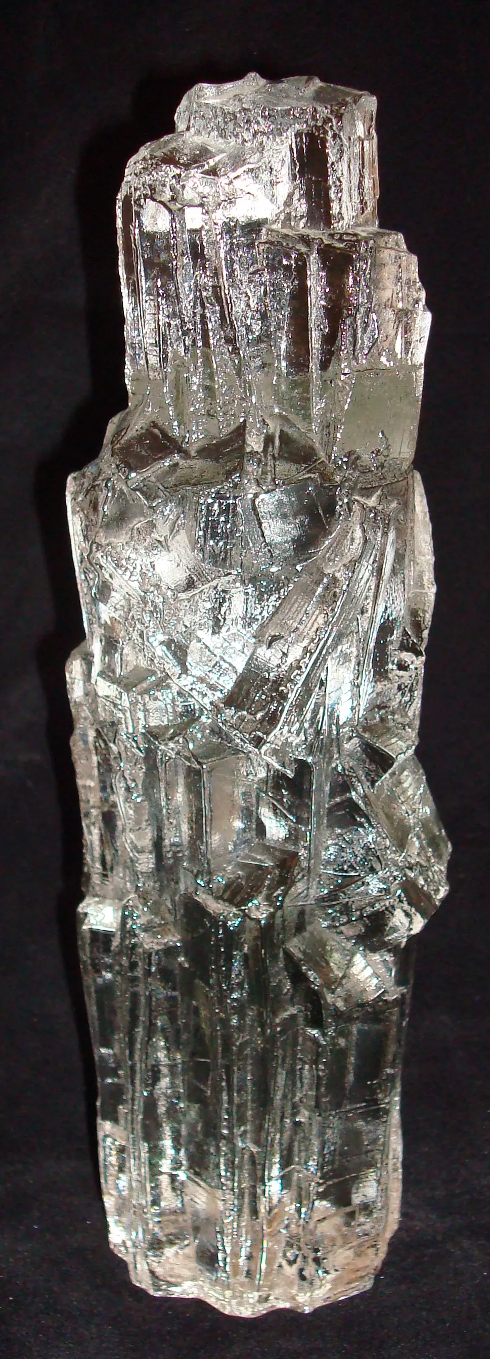 Scultura antica in vetro con firma visibile, dettagli unici