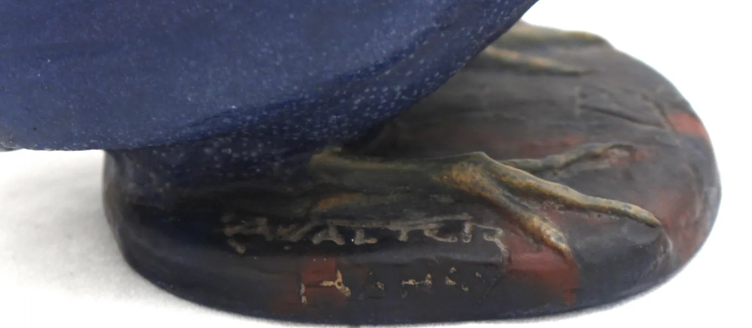 detalle de vidrio firmado antiguo con base decorativa