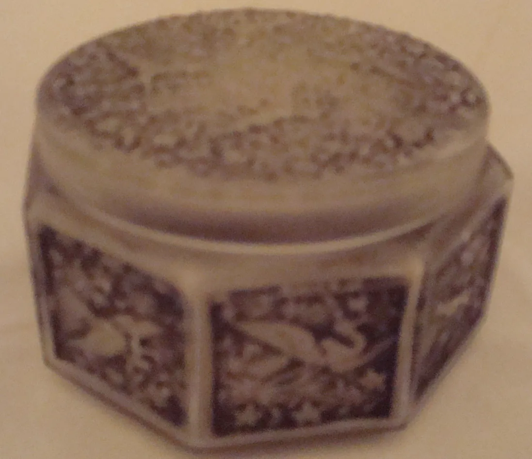 Verre signé ancien décoré avec des gravures de faune