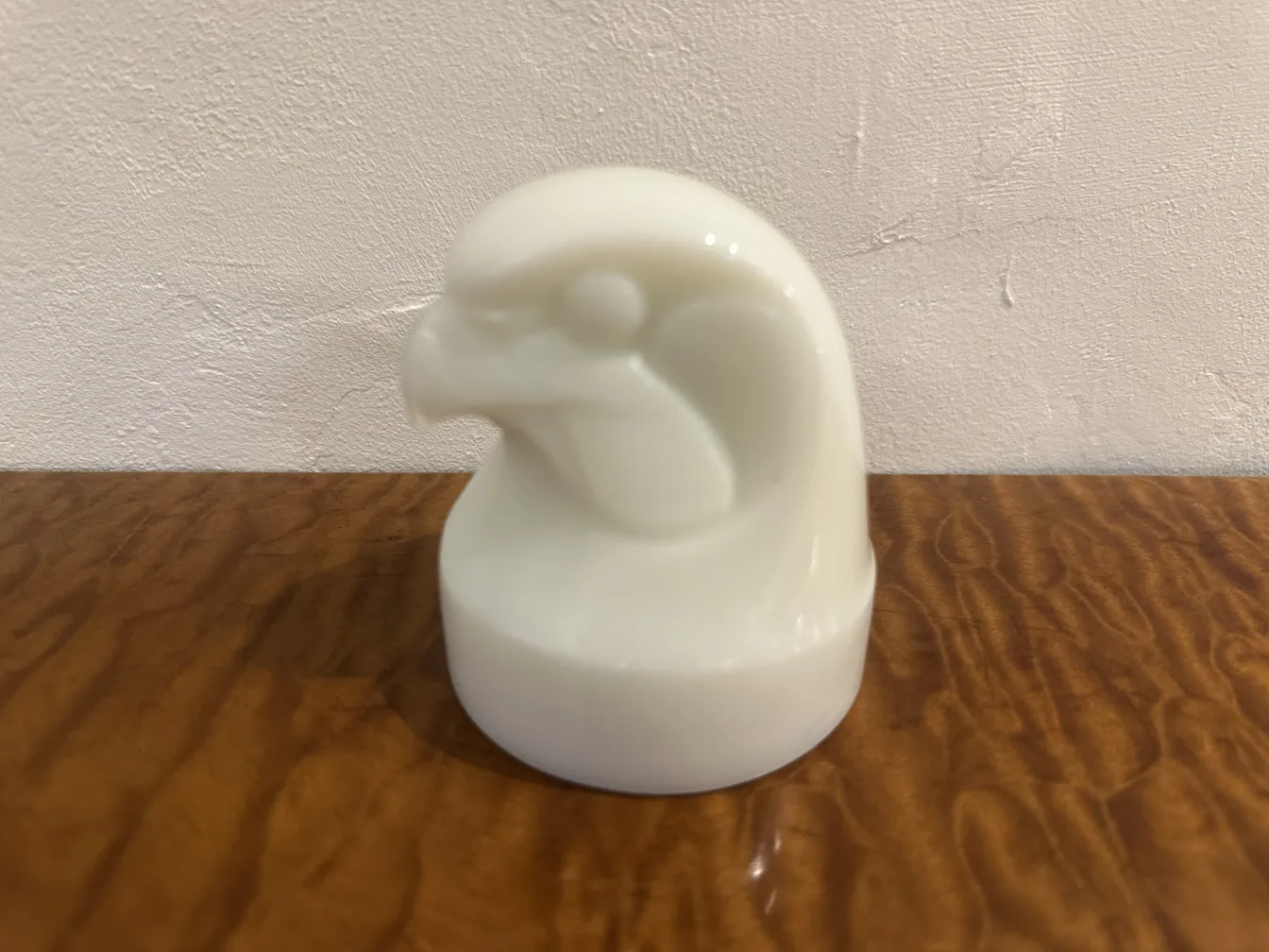 bird figure in signed glass, white color, antique