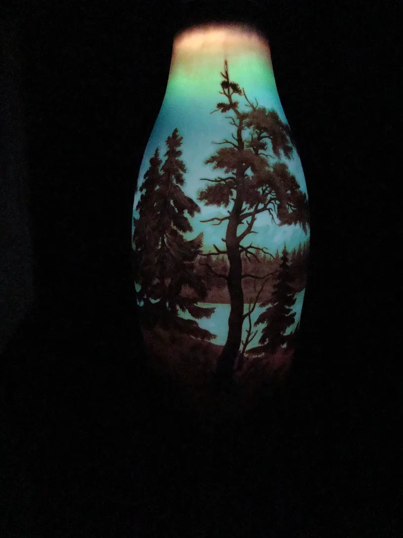 Verre ancien signé D'Argental avec un paysage naturel illuminé