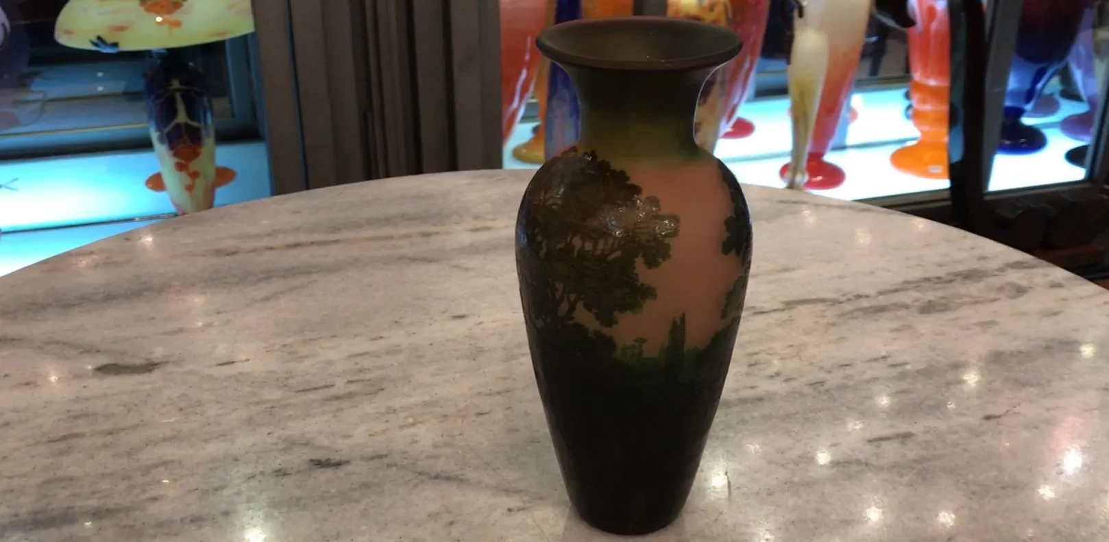 Vase ancien avec détail de paysage, signé D'Argental, France