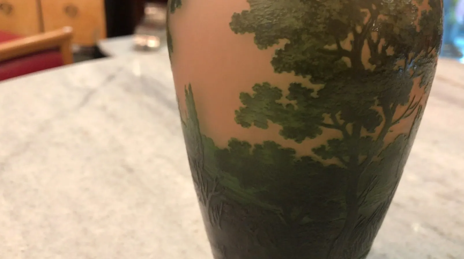 Antikes signiertes Glas D'Argental mit Baumgravuren