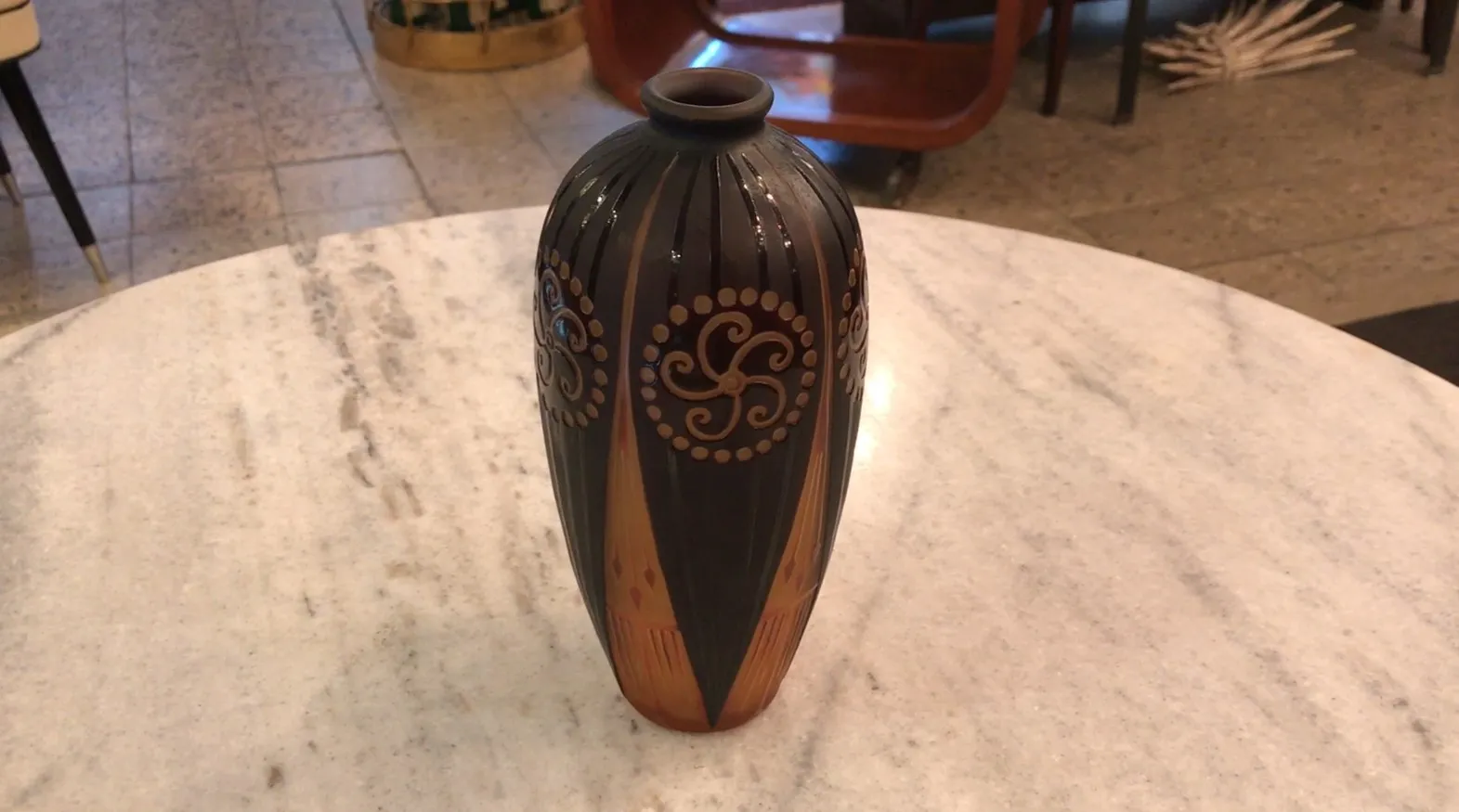 vidrio antiguo firmado d'argental con detalles decorativos