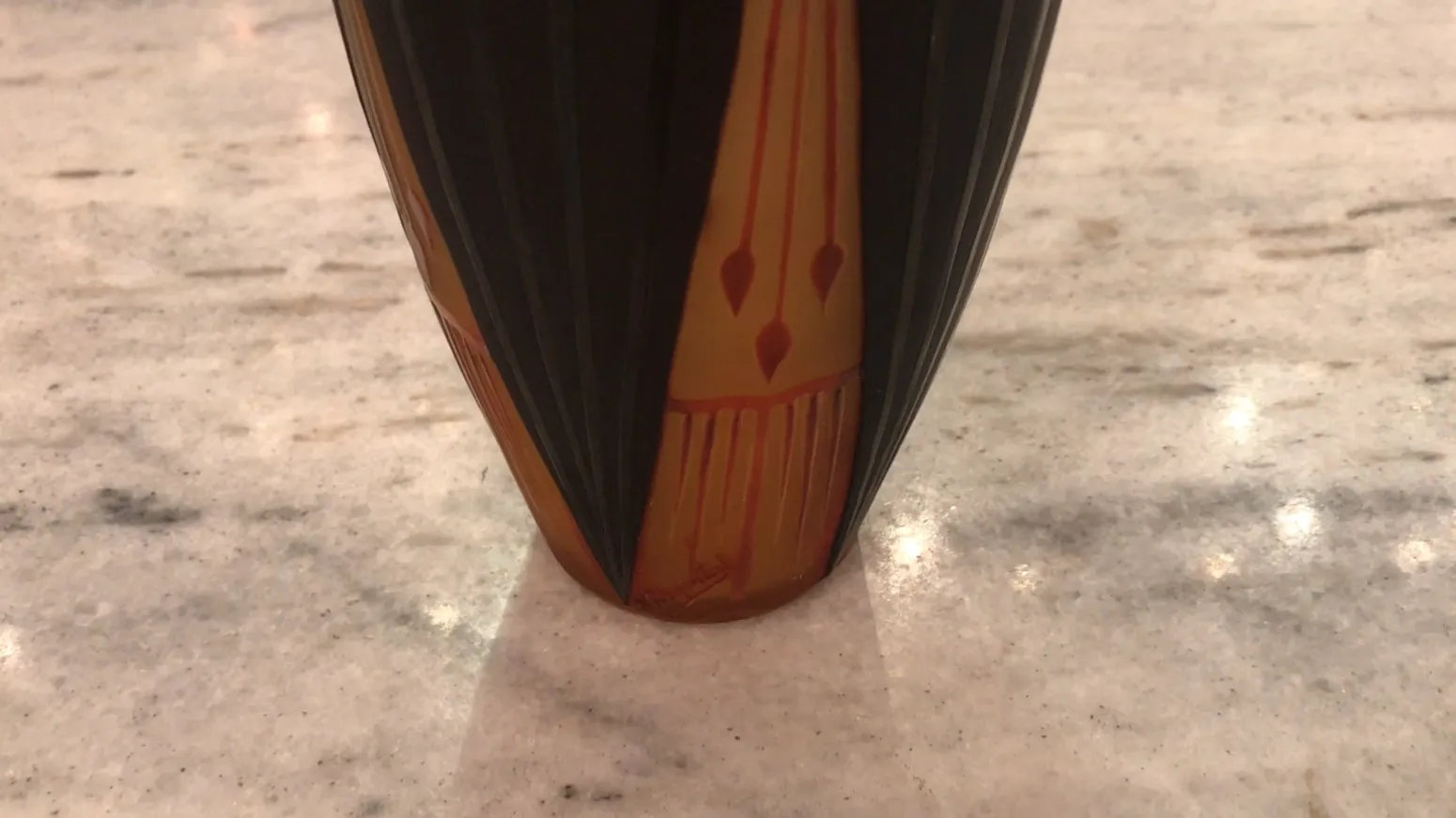 Vidro assinado D'Argental com detalhes decorativos, antiguidade