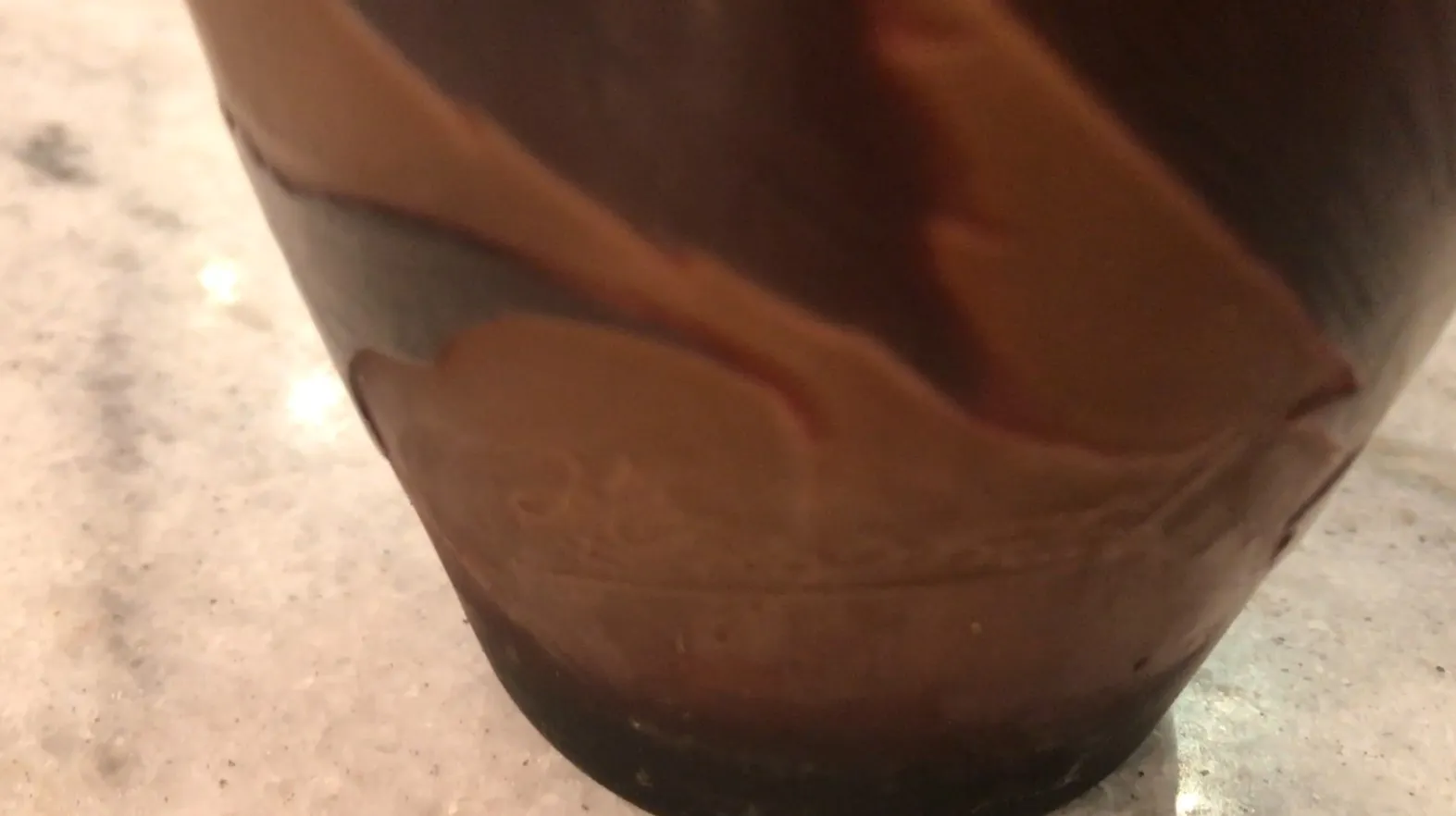 Verre ancien signé D'Argental avec des détails complexes