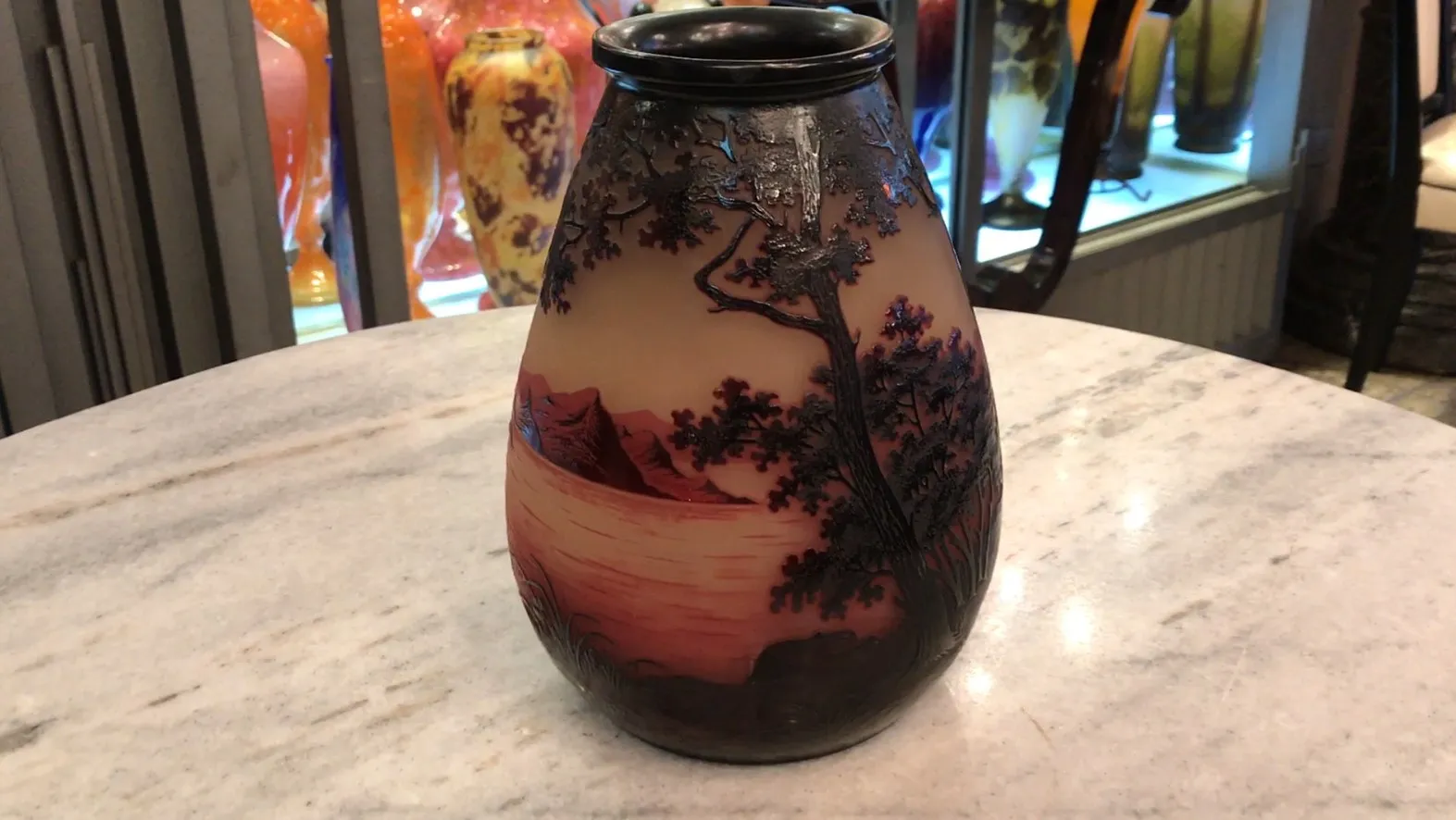 签名玻璃D'Argental带有风景和树木的柔和色调