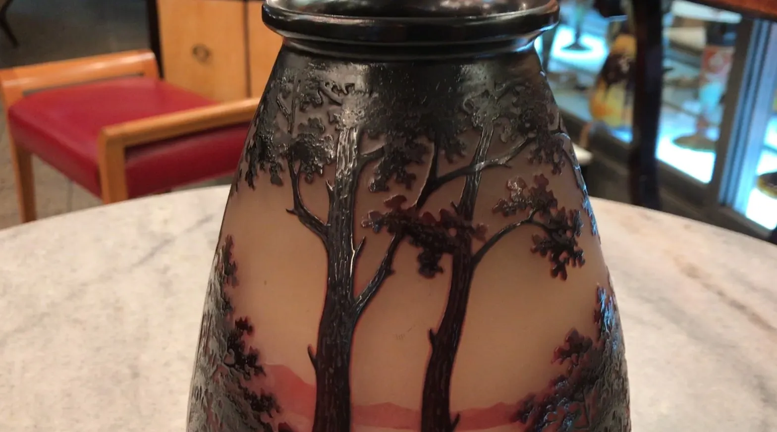 détail de l'antiquité verre signé D'Argental, arbres et paysage
