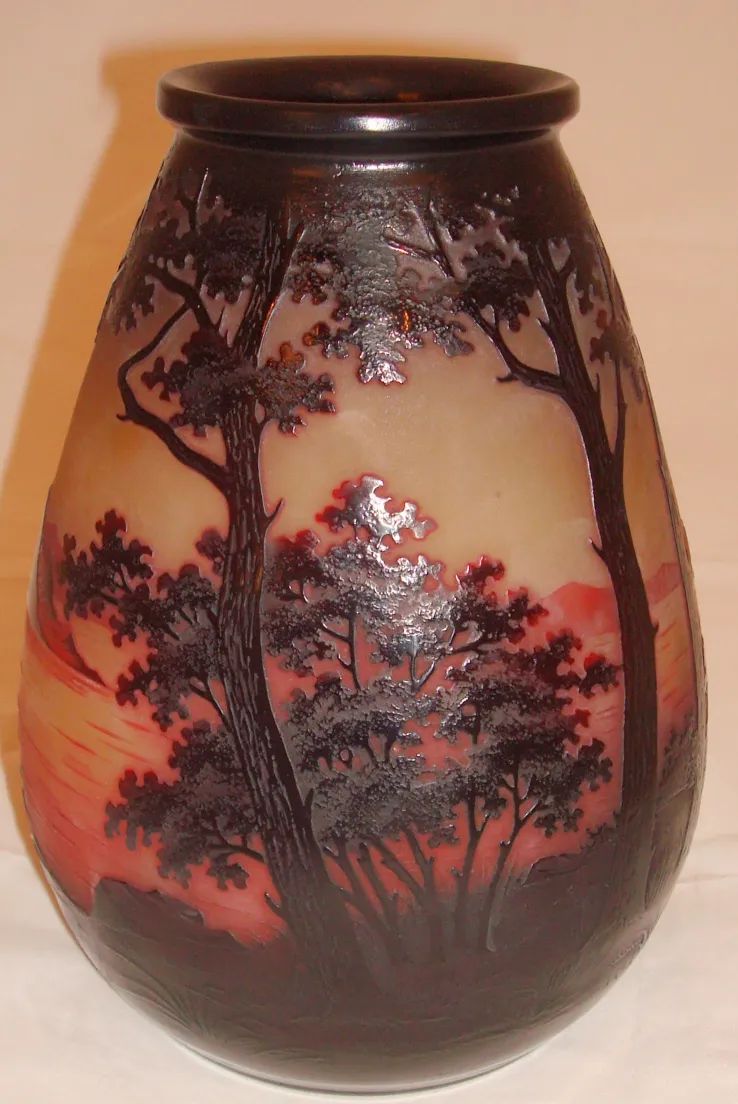 antikervase mit eingravierter landschaft von d'argental