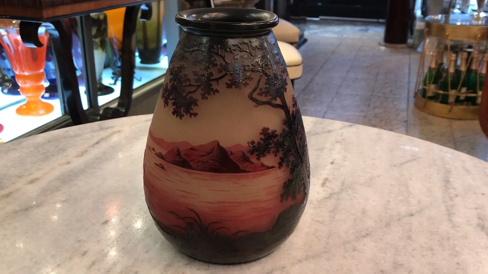 Антикварное подписанное стекло D'Argental с природным пейзажем