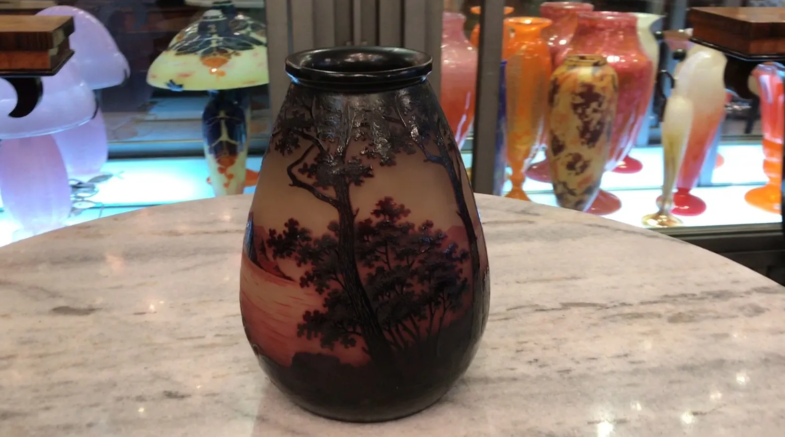 Vidrio antiguo de D'Argental con grabados, fondo decorativo