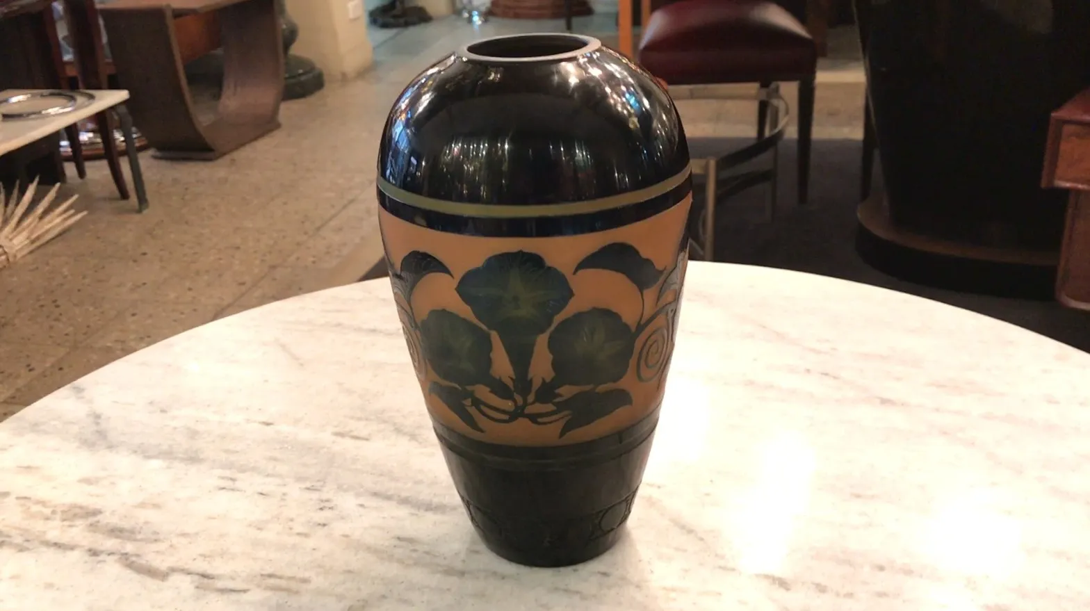 Vaso antico in vetro firmato D'Argental con decorazione