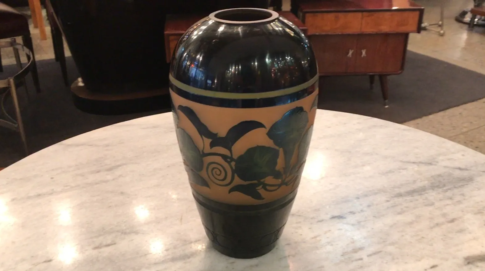 vase ancien signé D'Argental avec motifs floraux
