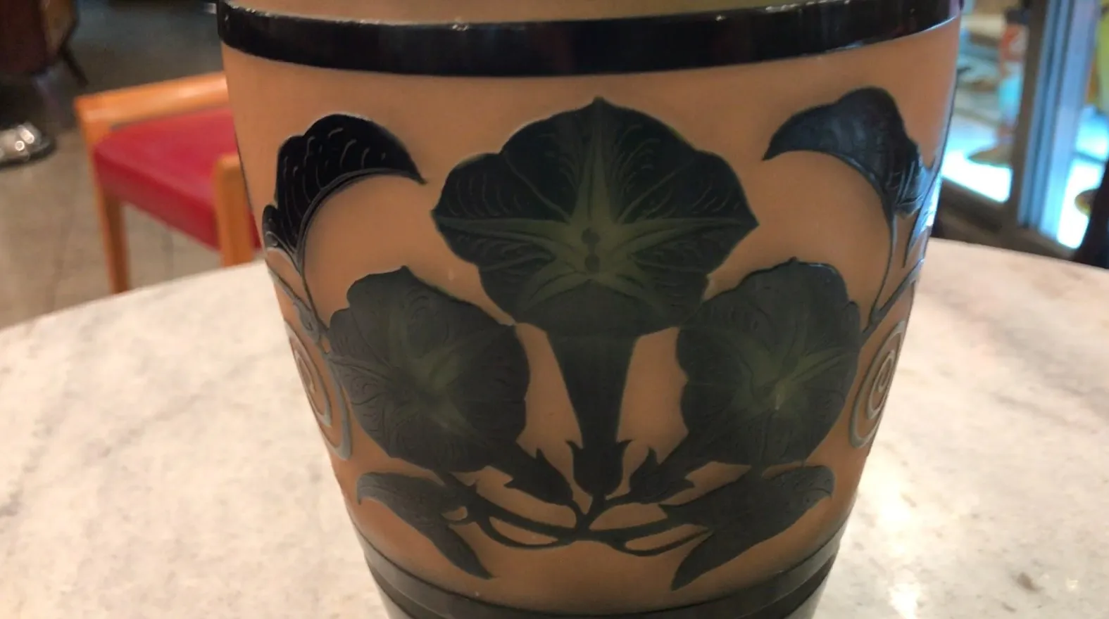 antikes signiertes Glas D'Argental mit floralem Muster